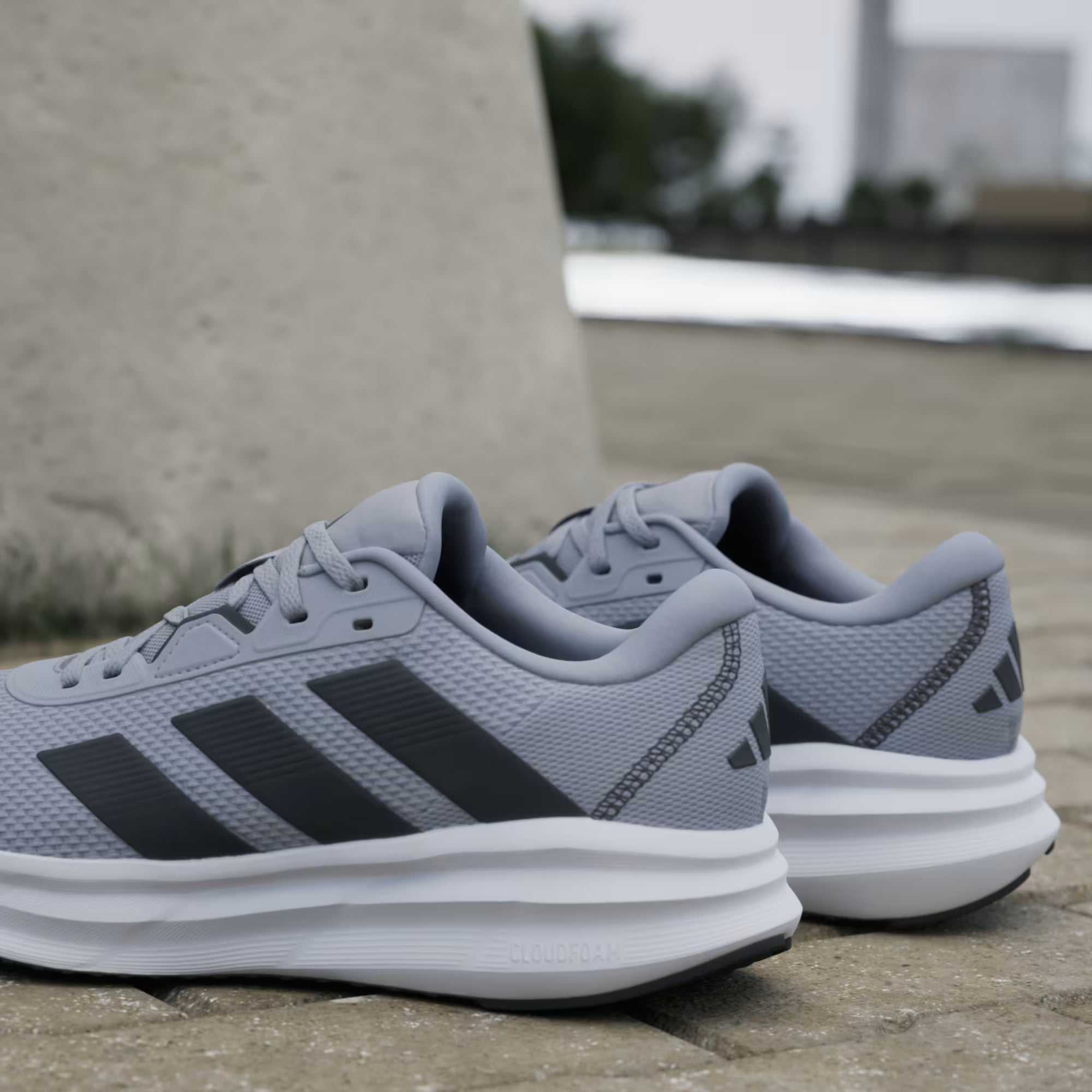 Mens Galaxy 7 Trainers (Halo SIlver/Carbon/Core Black)