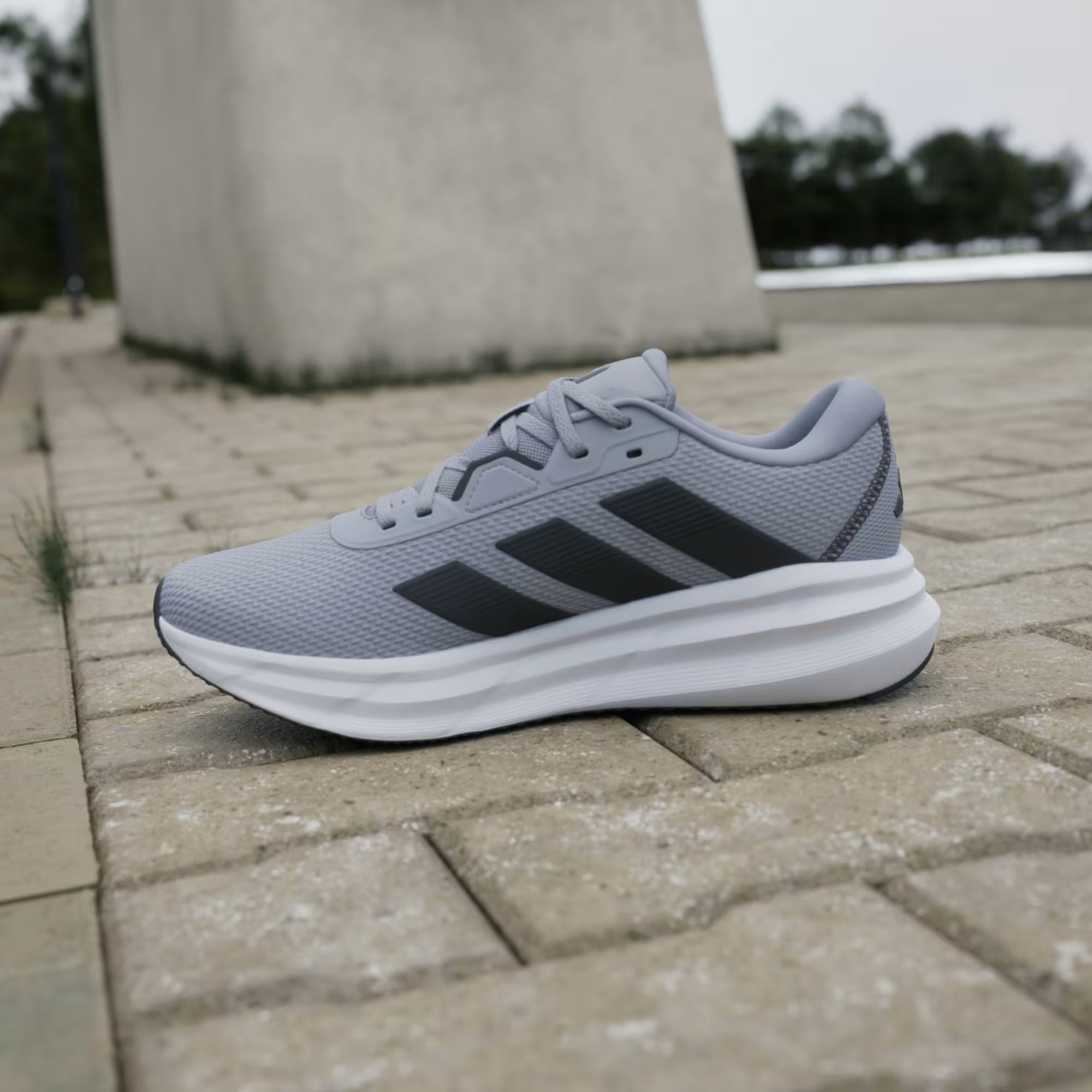 Mens Galaxy 7 Trainers (Halo SIlver/Carbon/Core Black)